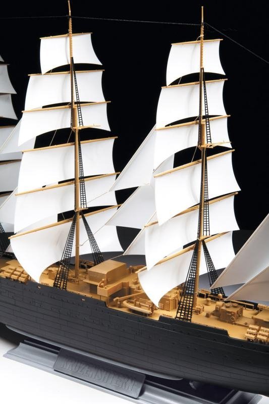 Zvezda 9045 &quot;Krusenstern&quot; Sailing Ship 1/200