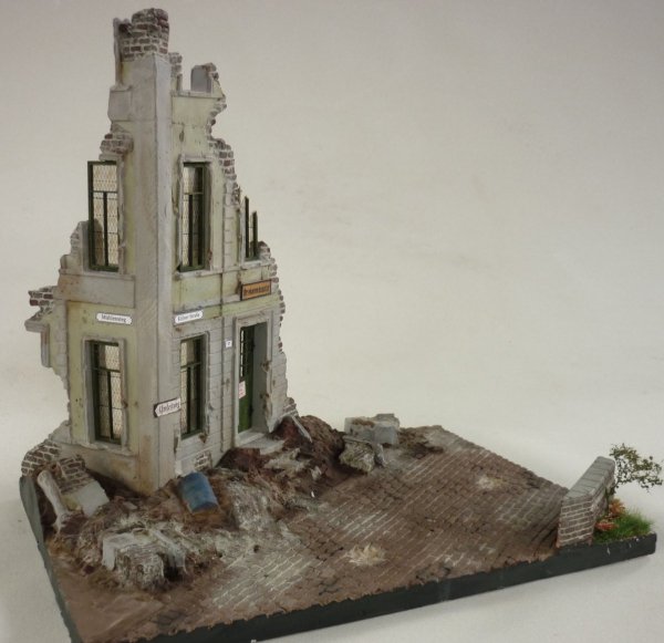 RT-Diorama 35252 Diorama-Base: Corner Ruin Berlin 1/35