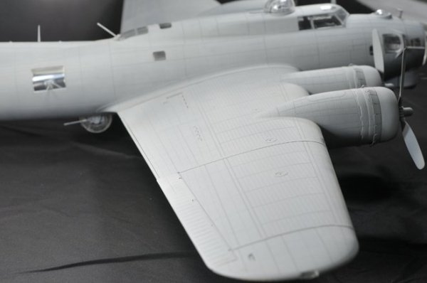 HK Models 01E04 B-17 Flying Fortress F and G (1:32)