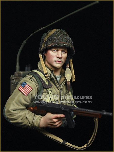 Young Miniatures YM1885 US Airborne Radio Operator CARENTAN 1944 1/10
