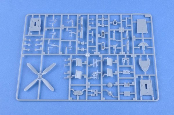 Hobby Boss 80392 F4U-7 Corsair (1:48)