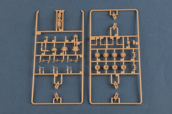 Hobby Boss 82952 15U175 TEL of RS-12M1 Topol-M ICBM complex 1/72