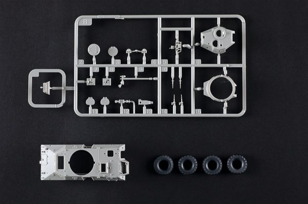 Trumpeter 07442 LAV-150 APC 90mm Mecar Gun 1/72