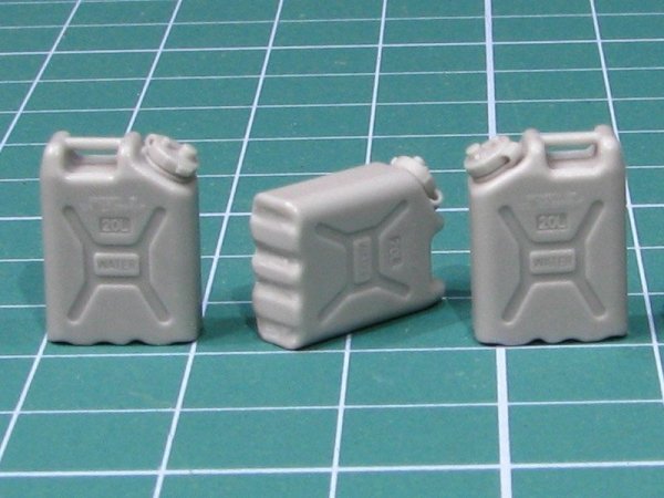EUREKA XXL E-044 US Military Water Canisters 1:35