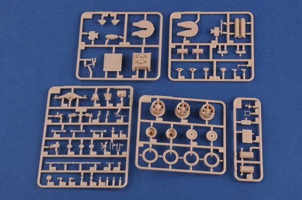 Hobby Boss 85513 Ukraine KrAZ-6446 Tractor with MAZ/ChMZAP-5247G semitrailer 1/35