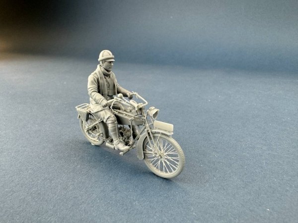Copper State Models F32-059 German Dispatch Rider riding a motorcycle (Motorcycle not included) 1/32