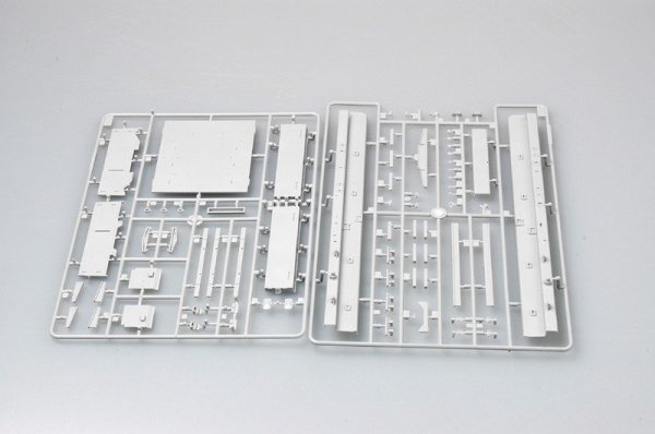 Trumpeter 01005 MAZ/KZKT-537L Ballast Tractor (1:35)
