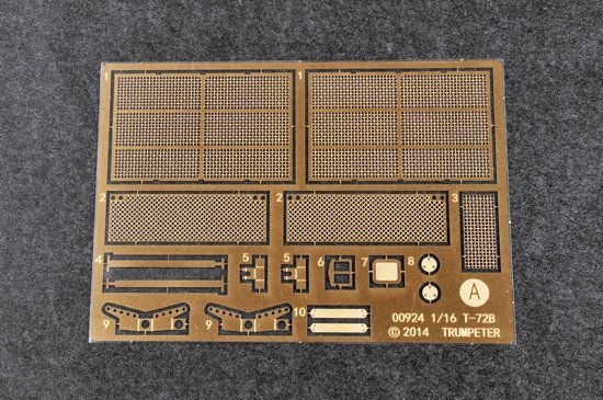 Trumpeter 00925 Russian T-72B1 MBT w/kontakt-1 reactive armor 1/16