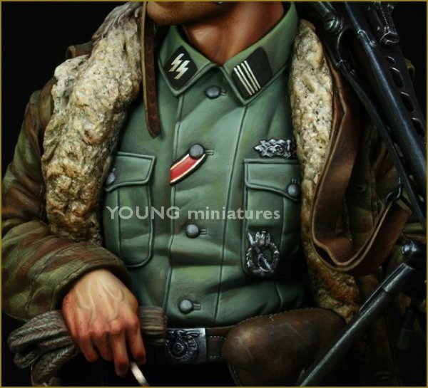 Young Miniatures YM1822 Waffen SS MG-42 Gunner Ardennes 1944 1/10