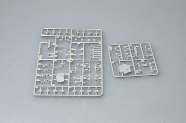 Trumpeter 07269 USMC Light Armored Vehicle-Recovery (LAV-R) (1:72)