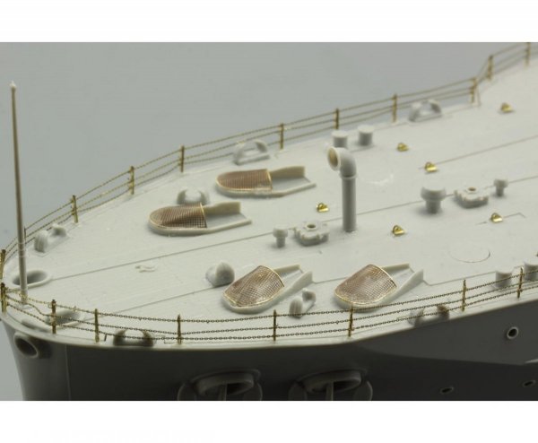 Eduard 53112 USS Arizona part 6 - superstructure TRUMPETER 1/200
