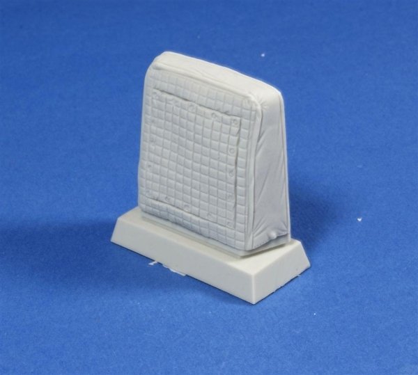 Panzer Art RE35-174 Cooler mask with canvas cover for Sd.Kfz 9 “FAMO” 1/35