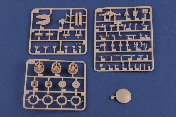 Hobby Boss 85511 Russian KrAZ-260B Tractor with 5P85TE TEL S-300PMU 1/35