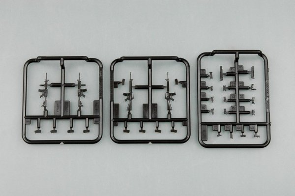 Trumpeter 00429 Modern U.S. soldiers Logistics Supply Team 1/35