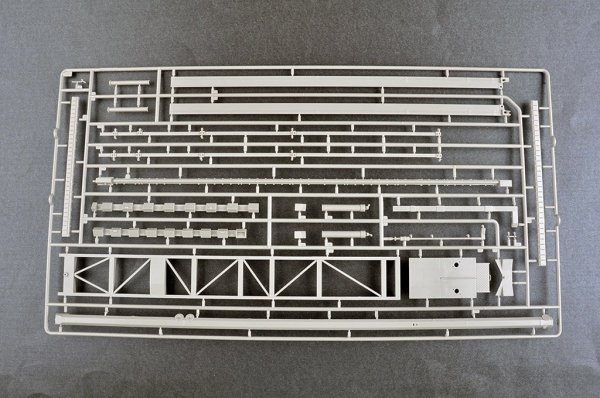 Trumpeter 01082 15U175 TEL of RS-12M1 Topol-M ICBM complex 1/35