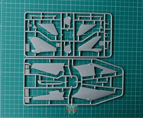Modelsvit 72009 S-22I(Su-7IG) variable wing geometry 1/72