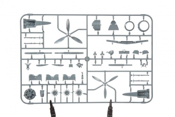 Eduard 84117 Fw 190A-4 w/ engine flaps &amp; 2-gun wings 1/48
