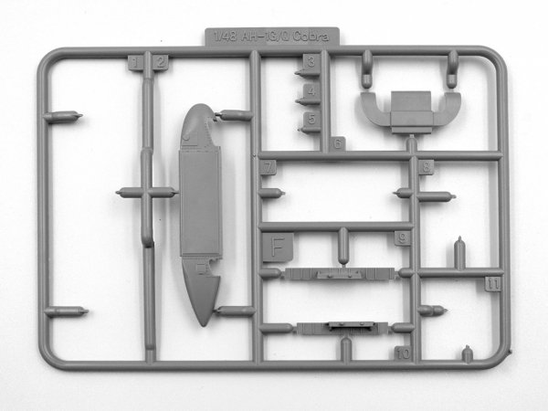 ICM 48298 AH-1G Cobra and M8A1 US Landing Mat 1/48