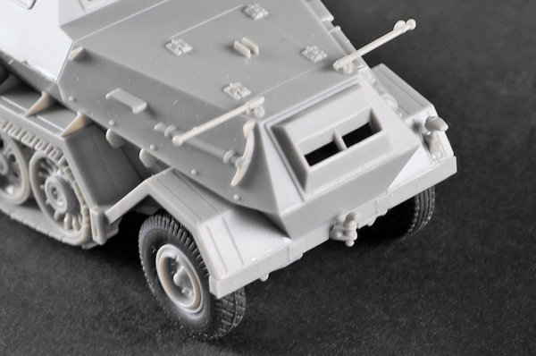 Trumpeter 07404 Sd.Kfz.8 Gepanzerter Zugkraftwagen 12t 1/72