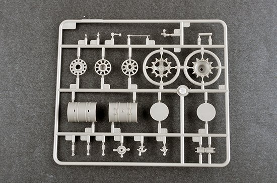 Trumpeter 09581 Russian T-80UD MBT - Early 1/35