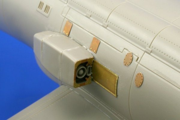 Eduard 48637 E-2C exterior KINETIC (1:48)