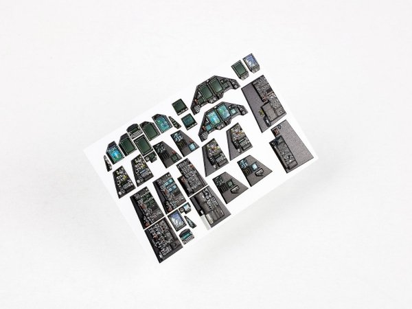 Red Fox Studio QS-32122 UAE F-16F Block 60 Fighting Falcon Academy 1/32