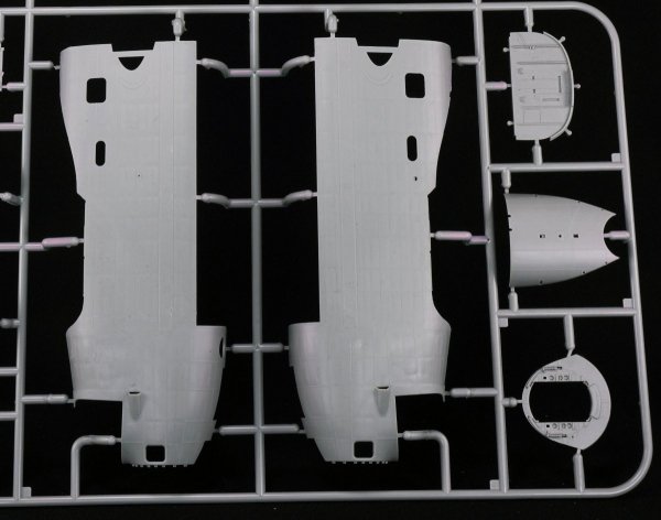 Border Model BF-010 Avro Lancaster B Mk.I/III with full Interior 1/32