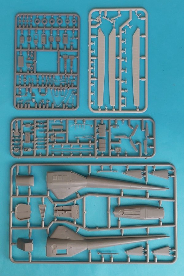 AMP 72012 Sikorsky R-5/S-51 Ambulance 1/72