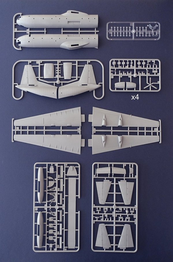 Roden 336 Douglas C-133A w / PGM-17 Thor IRBM 1/144