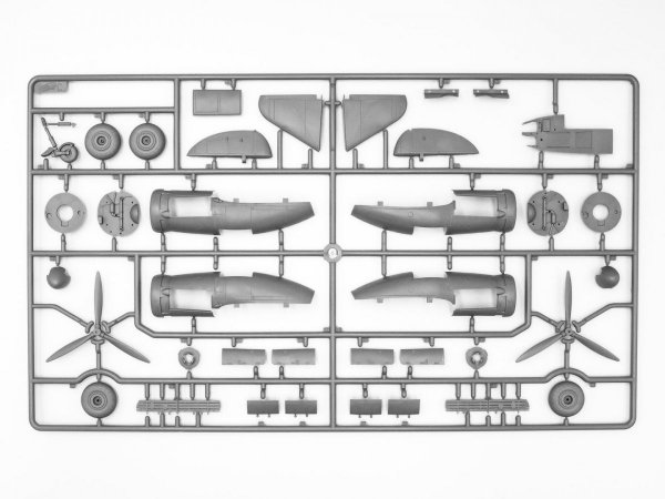 ICM 48229 Ju 88A-4 with German Ground Personnel and Torpedo Trailers 1/48