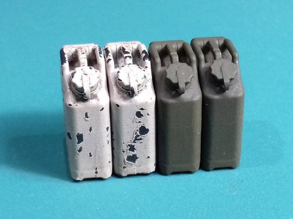 EUREKA XXL E-045 US Military Fuel Canisters 1:35