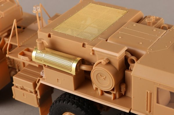 I Love Kit 63549 LVSR MKR16 Tractor 1/35