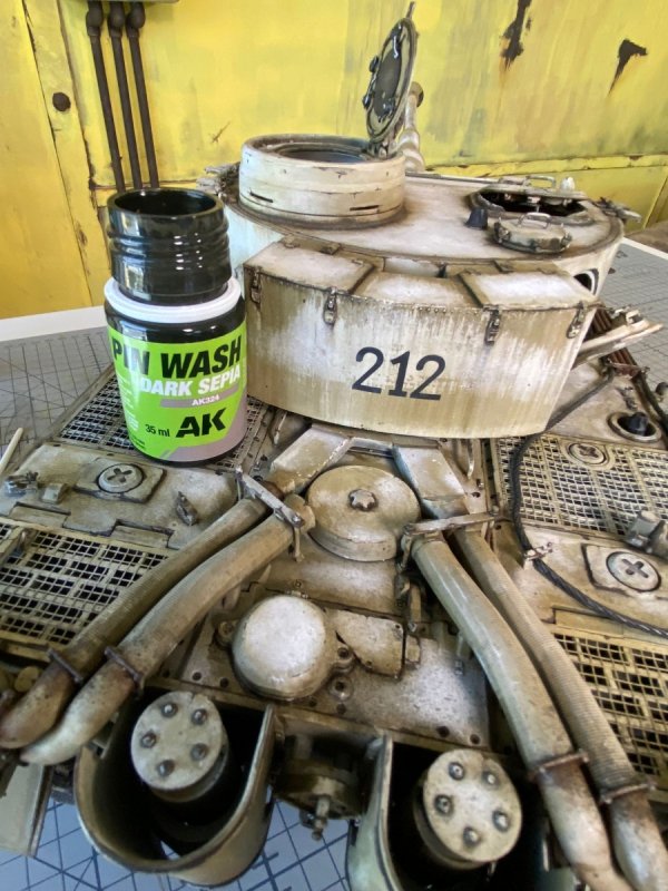 AK Interactive AK325 DARK UMBER PIN WASH 35ML