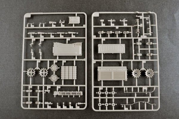 Trumpeter 09609 Russian T-72B1 with KTM-6 &amp; Grating Armour 1/35