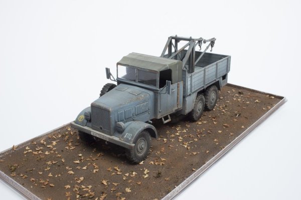 IBG 35006 Einheitsdiesel with Bilstein recovery crane 1/35