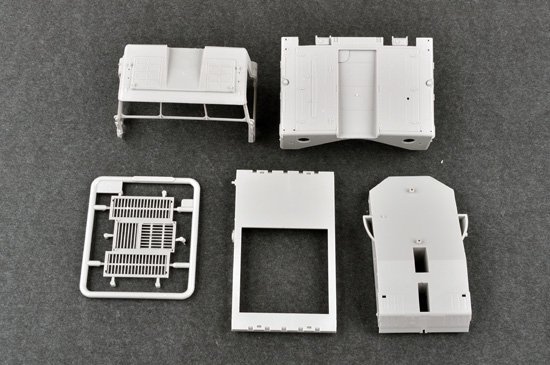 Trumpeter 01026 Russian 9P140 TEL of 9K57 Uragan Multiple Launch Rocket System 1/35
