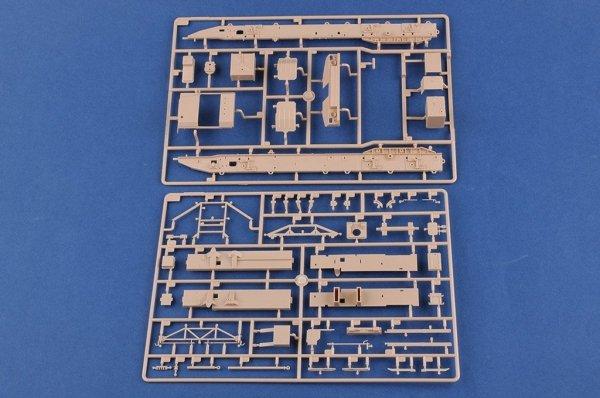 Hobby Boss 85517 Russian BAZ-64022 with 5P85TE2 TEL S-400 (1:35)