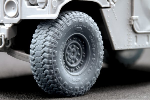 ScaleX WM 35001 HMMWV MT/R 24-bolt Ordinary wheel set (Academy, ICM) 1/35