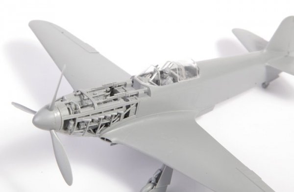 Zvezda 4814 Soviet fighter Yakovlev YAK-3 (1:48)