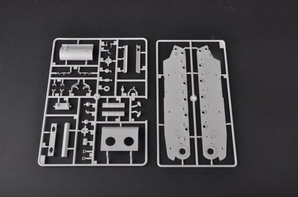 Trumpeter 01570 Soviet KV-122 Heavy Tank (1:35)