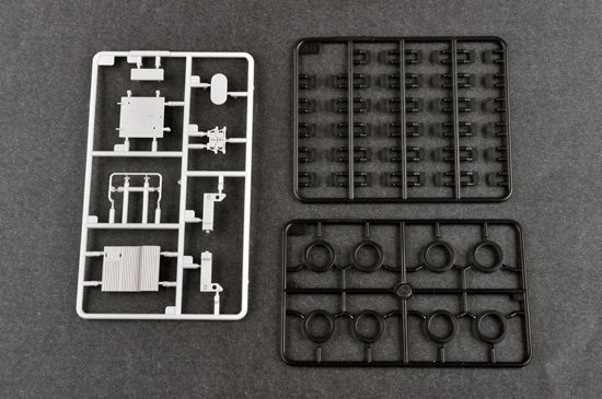 Trumpeter 01047 M270/A1 Multiple Launch Rocket System Finland/Netherlands 1/35