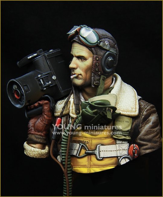 Young Miniatures YM1872 B-17 CREW with K20 CAMERA 1/10