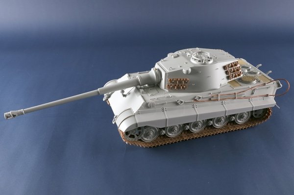 Trumpeter 00949 Pz.Kpfw.VI Sd.Kfz.182 Tiger II (Henschel 105mm) 1/16