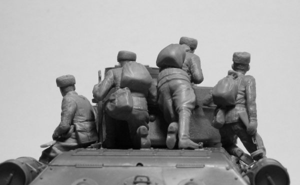 ICM 35640 Soviet Tank Riders (1943-1945) 4 figures 1/35