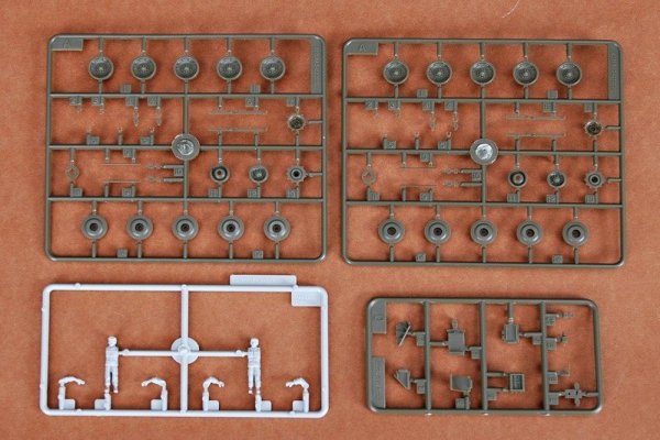 Trumpeter 07218 JAPAN TYPE74 TANK (1:72)