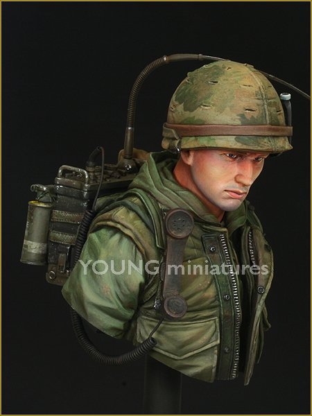 Young Miniatures YM1817 USMC Hue. Vietnam 1968 1/10