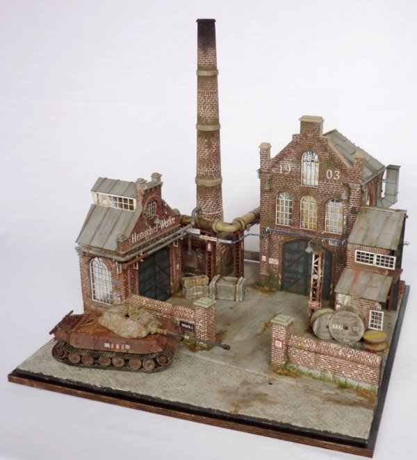 RT-Diorama 35282 Diorama-Base: &quot;The Factory&quot; 1/35