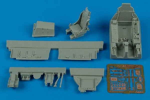 Aires 4461 F-84F Thunderstreak cockpit set 1/48 Kinetic