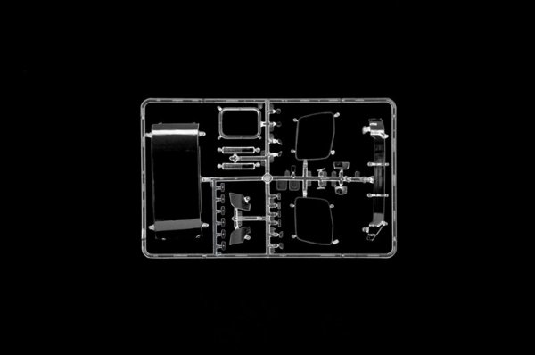 Italeri 3948 MERCEDES-BENZ MP4 BIG SPACE 1/24