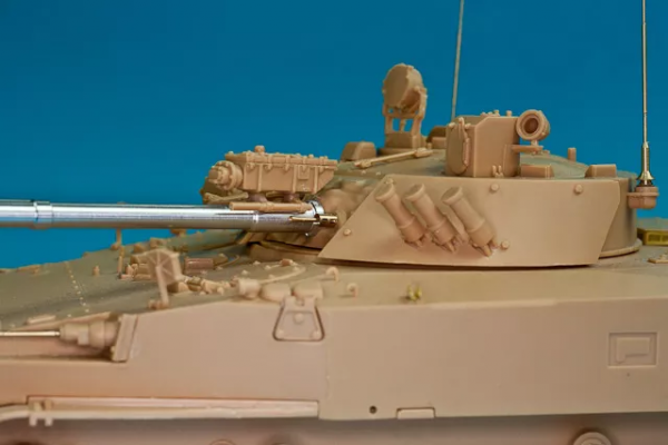 RB Model 35B110 BMP-3 Armament 30mm 2A72, 100mm 2A70, 3 x 7.62 PKT mg 1/35